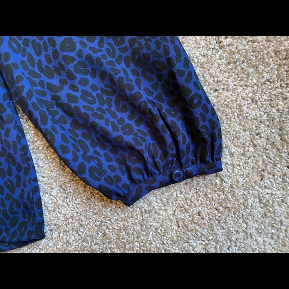 LOFT Black & Blue print blouse - Picture 4 of 5
